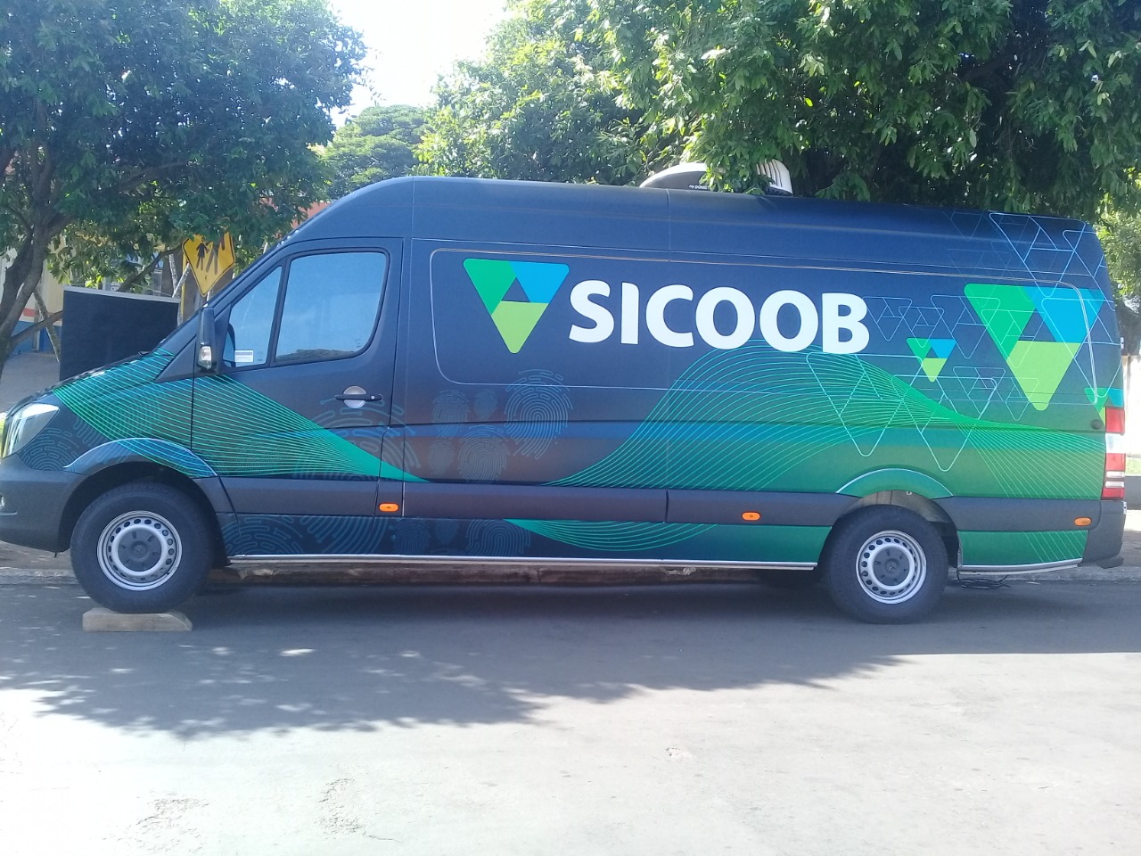 Parceria entre Prefeitura e Sicoob Ouro Verde oferece taxas especiais em crédito consignado a servidores