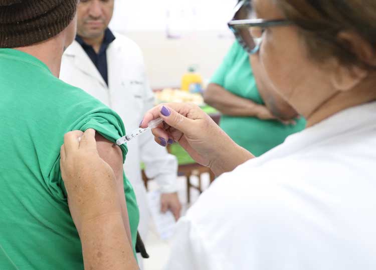 Chegada de frente fria reforça importância da vacina contra a gripe