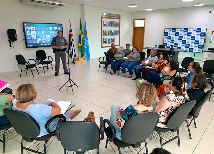 Polícia Militar orienta diretores municipais sobre segurança nas escolas e Fake News