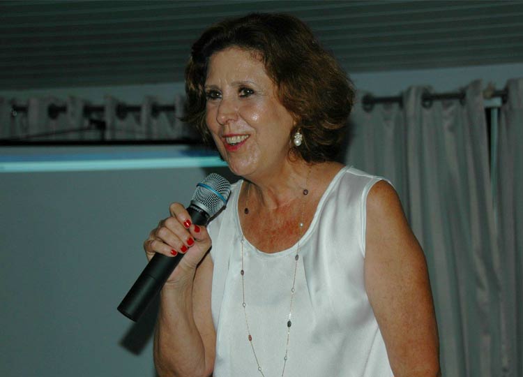 Saúde renomeia Sala dos Conselhos homenageando ex-secretária da Saúde