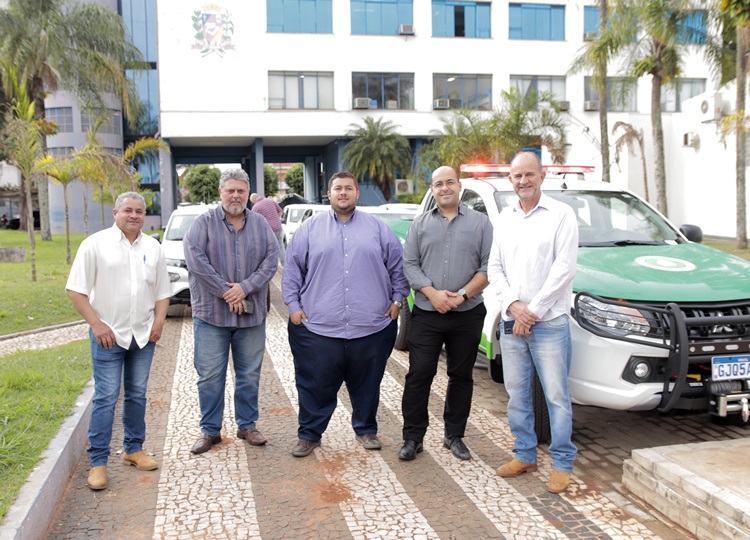 CIDADE EM MOVIMENTO: Prefeitura apresenta nova frota de veículos