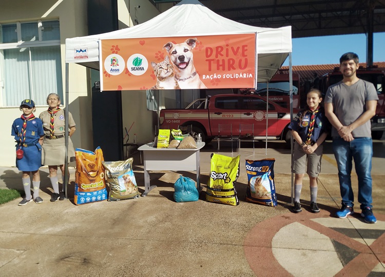 Drive-Thru - Ração Solidária arrecada 111,30 kg de ração para cães e gatos