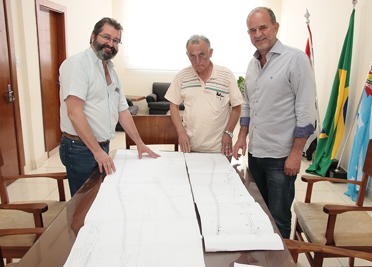 Prefeito José Fernandes e Capitão Coelho discutem projeto de construção de canteiro central na Benedito Pires
