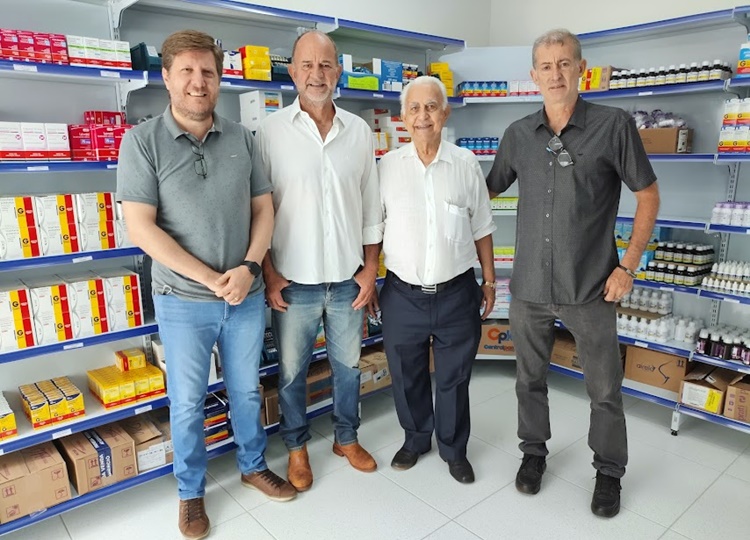 Prefeito José Fernandes realiza visita à nova Central de Abastecimento Farmacêutico de Assis