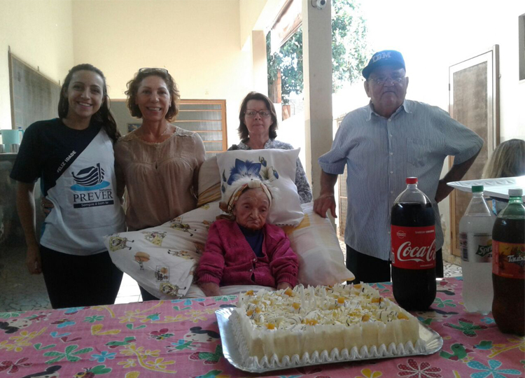 Idosa comemora 100 anos no Abrigo a Idosos