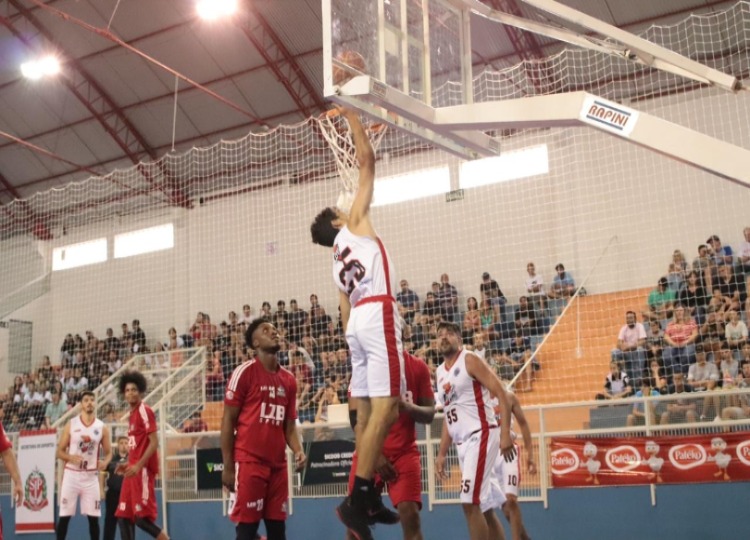 Basquete masculino de Assis vence Taciba de 115 a 73