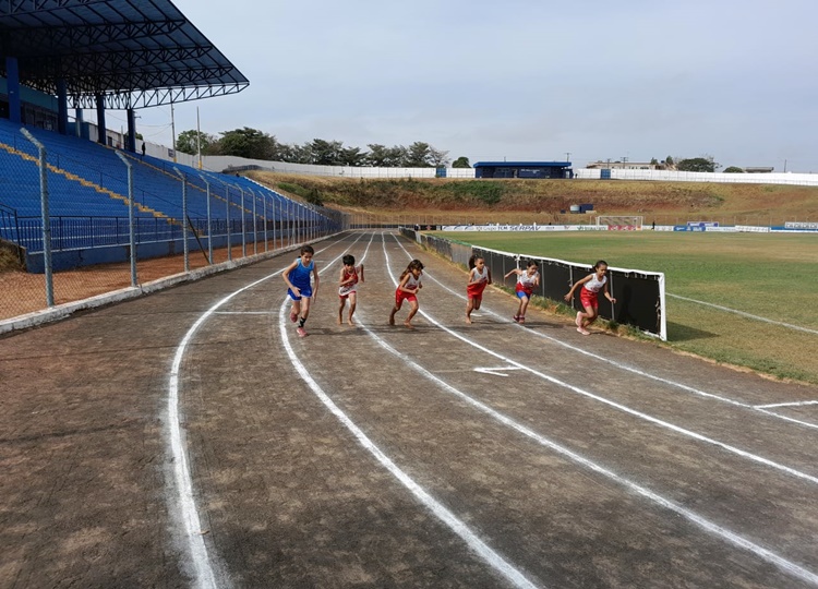 Assis recebe dezenas de atletas da região para competição do Pro Atletismo