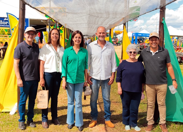 Gestores municipais prestigiam expositores na 17ª Coopershow em Cândido Mota