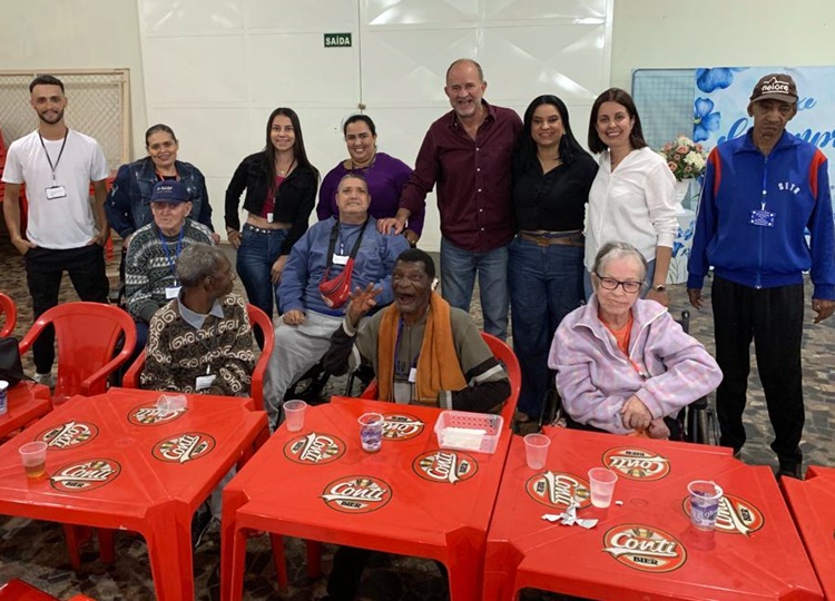 Assistência Social realiza Baile da Primavera para idosos beneficiários dos serviços da pasta