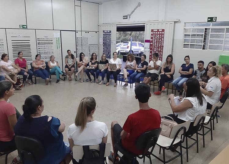 Professores participam de horário de estudo no Centro Fênix