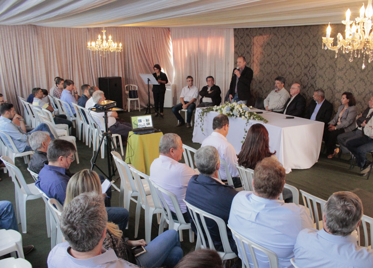 Prefeito participa das comemorações pelos 30 anos da APTA