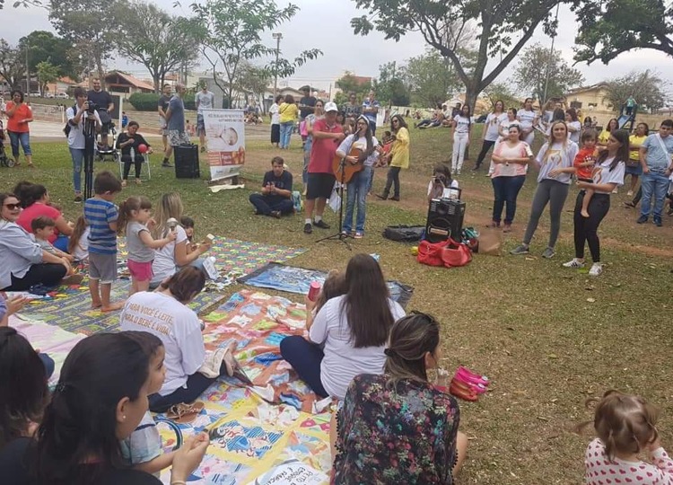 Mamaço no Parque Buracão reúne adeptos ao aleitamento materno