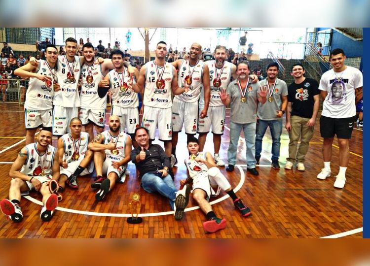 Equipe de basquete masculina adulta de Assis faz final contra Avaré pela LBC