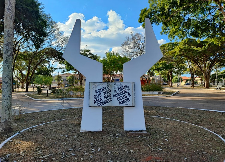 Prefeitura e munícipes se unem para revitalizar a Praça Leonor Mendes de Barros (Praça da Bíblia)