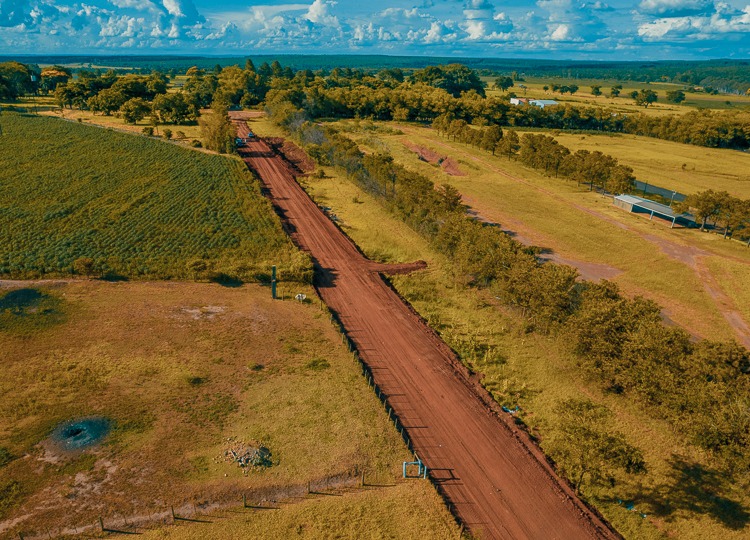 Estrada entre Avenida Pascoal Santilli e Residencial Flamboyant recebe preparo para pavimentação