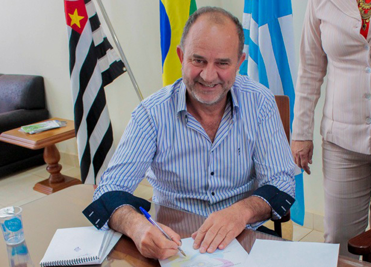 Prefeitura firma parceria com Colégio Anglo-Xereta e garante descontos em mensalidades