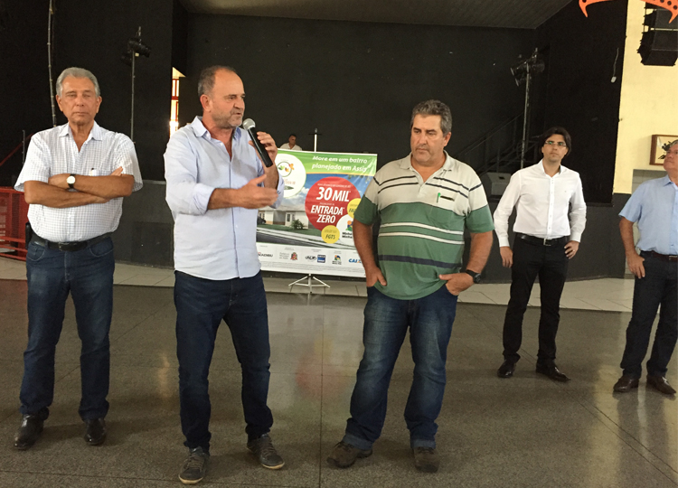Residencial Vida Nova Assis realiza assinatura de contratos