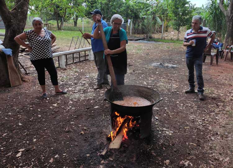 Neste domingo tem Van da Vacina na Festa do Doce do Baixadão