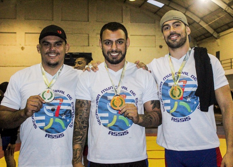 Assis é ouro, prata e bronze na Luta Olímpica