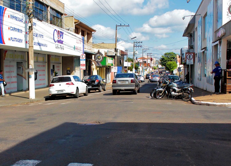 Prefeitura recapeia J.V. em toda sua extensão