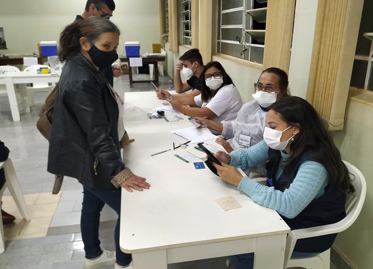 Prefeitura prorroga horário e realiza ‘corujão da vacina’ contra COVID, até às 20h, nesta quinta-feira, 15