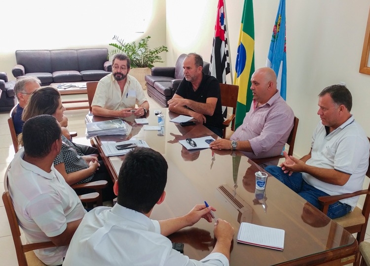 Prefeitura e Rápido Turismo definem ações para melhorar transporte coletivo