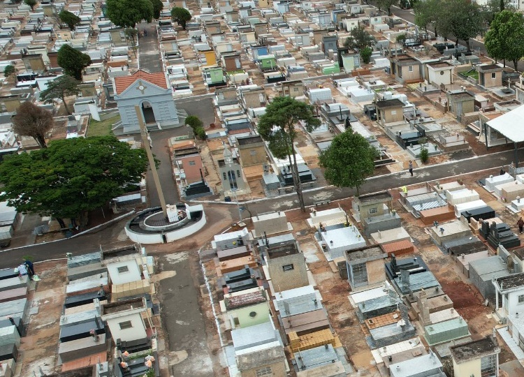 FINADOS: Prazo para reforma e limpeza de túmulos em Assis vai até o 30 de outubro